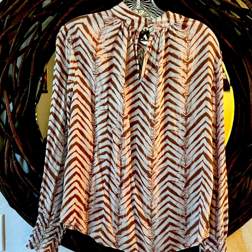 Bella Dahl animal print blouse size Large